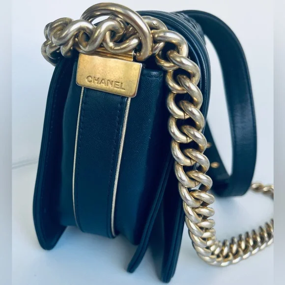 Chanel Navy and Gold woven boy bag with COA and full inclusion - Picture 6 of 15